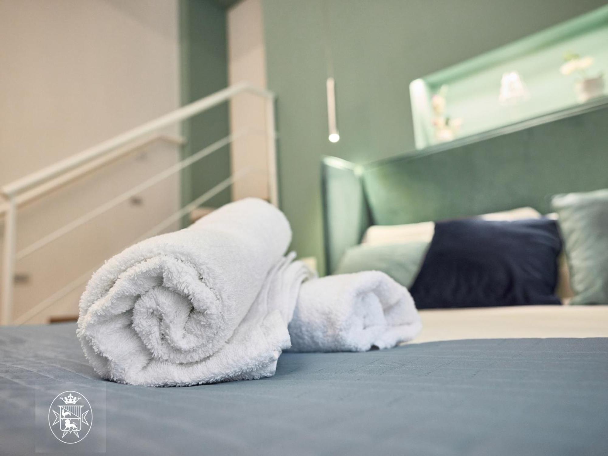 Vista Piazza Dei Martiri Bed & Breakfast Napoli Bagian luar foto